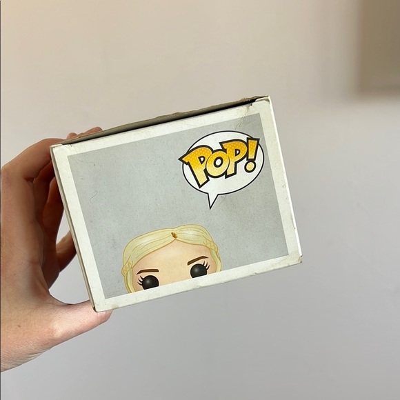 Game of Thrones Daenerys Targaryen Funko Pop - Picture 3 of 6
